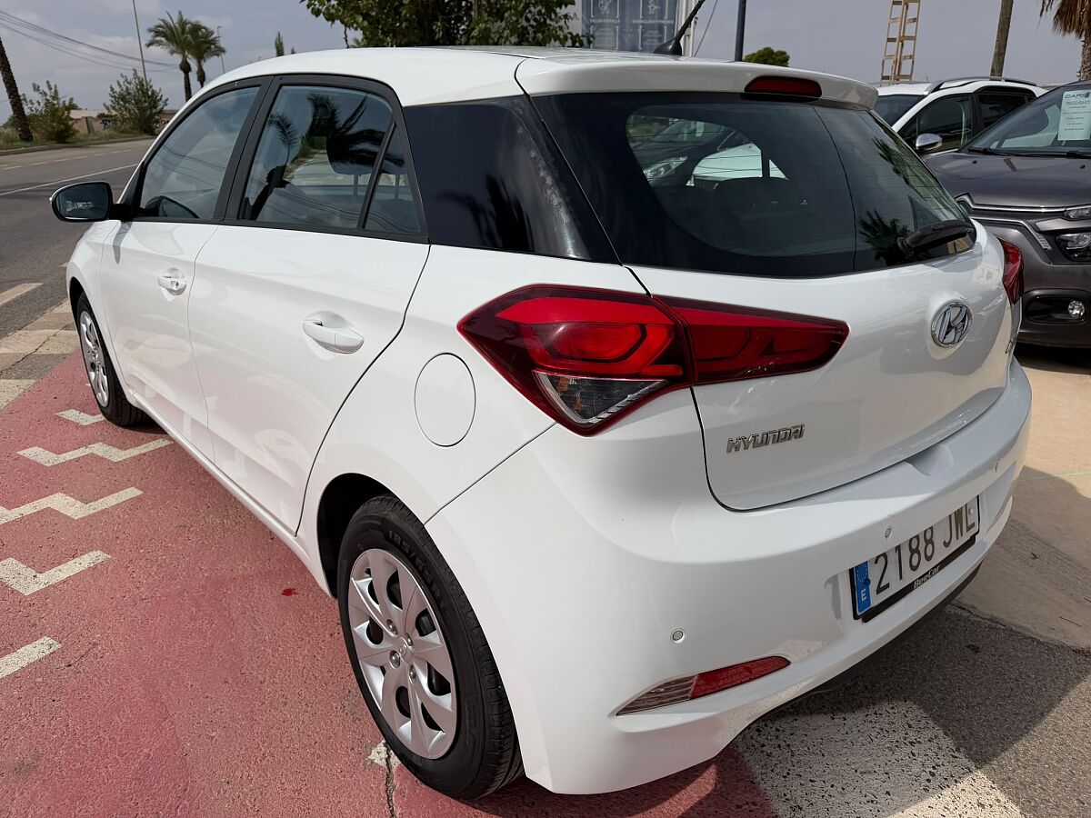 HYUNDAI I20 ACTIVE 1.2 PETROL SPANISH LHD IN SPAIN ONLY 21000 MILES SUPERB 2017